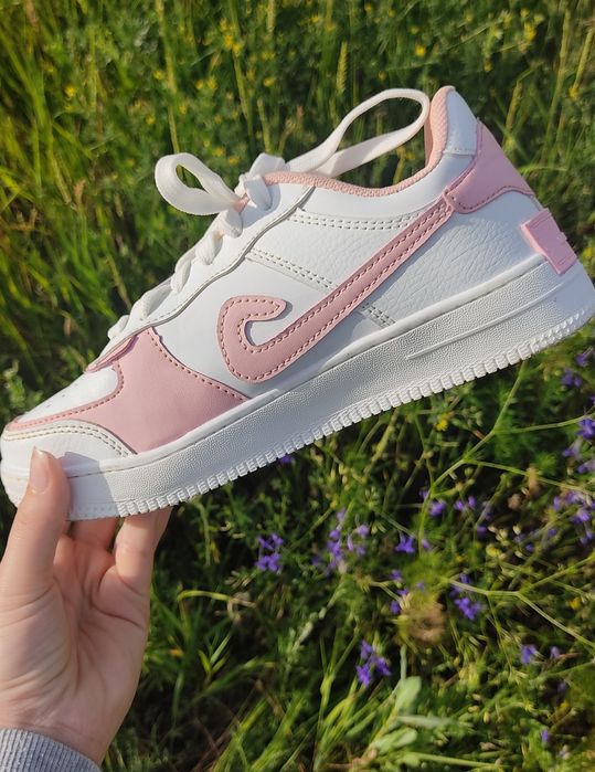 Жіночі кросівки/кеди