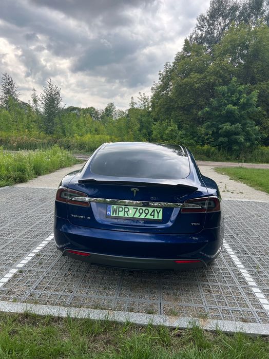 Tesla model S 70D