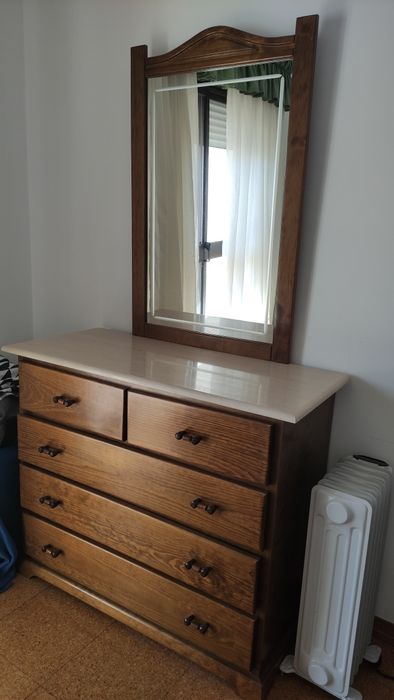 Cómoda com espelho