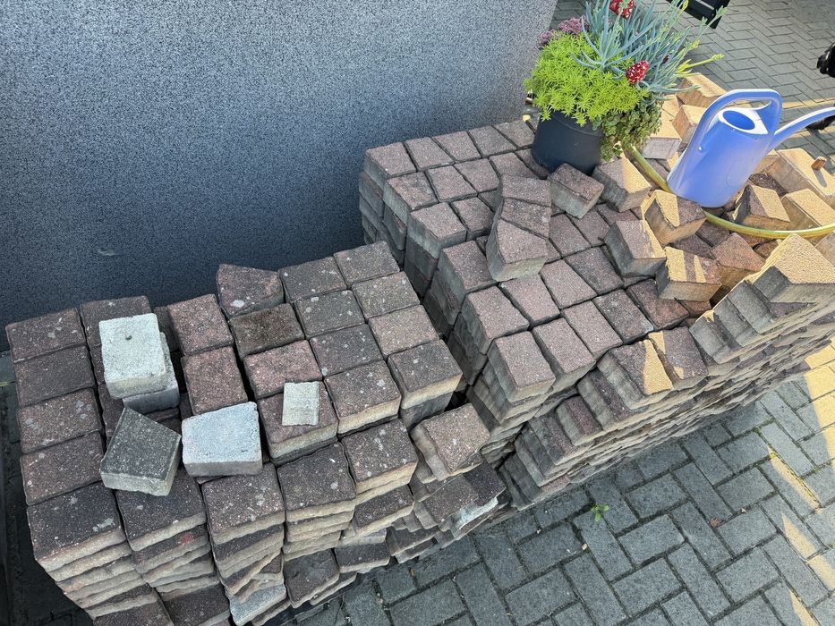Kostka brukowa 8cm używana czerwona
