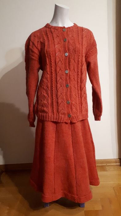 Czerwony Komplet sweter spódnica z wełny rozmiar M/L