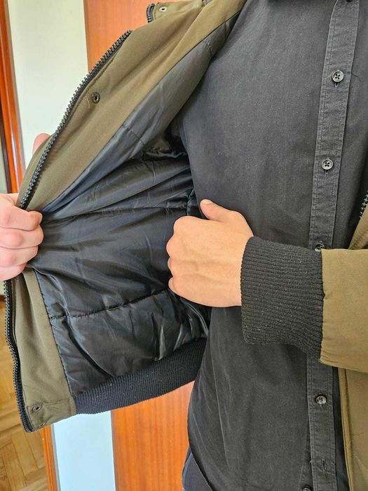 Casaco verde escuro - ótimo para frio e chuva