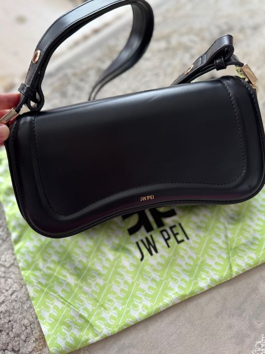 Оригінальна сумка JW PEI через плече в чорному кольорі