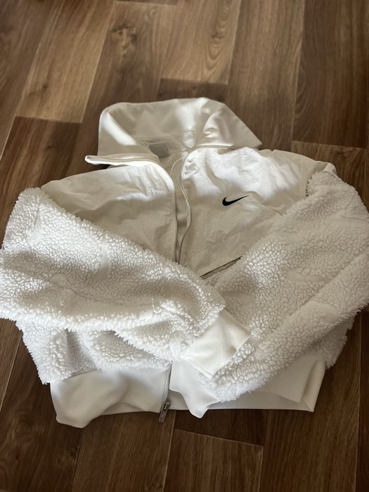 Куртка,вітровка nike