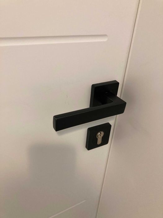 czarne klamki do drzwi , 3 zestawy, prawie nowe