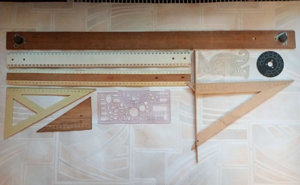 Готовальня Логарифмическая линейка