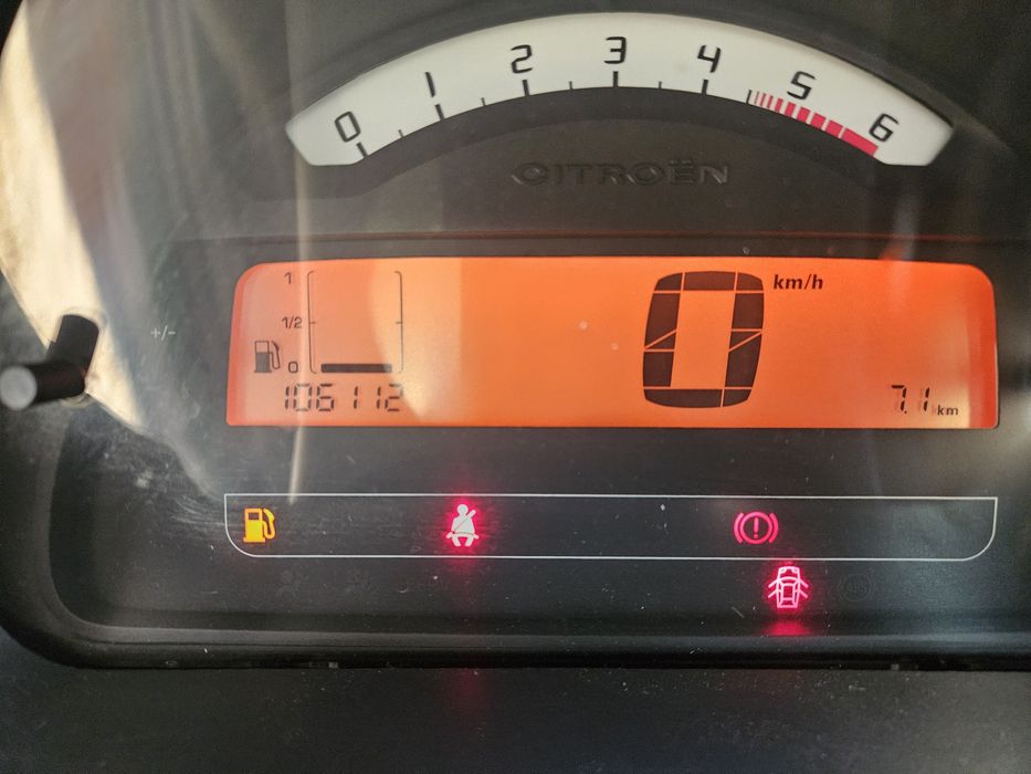 Citroen comercial com 106...km