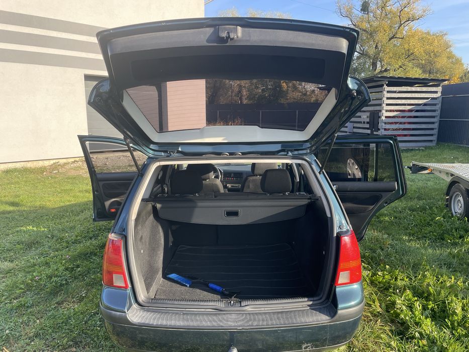 Продам VolksWagen Golf 4 2001 1.4  Бензин