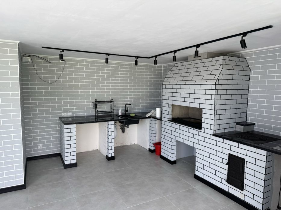 Неперевершена Американка поруч з лісом(!)