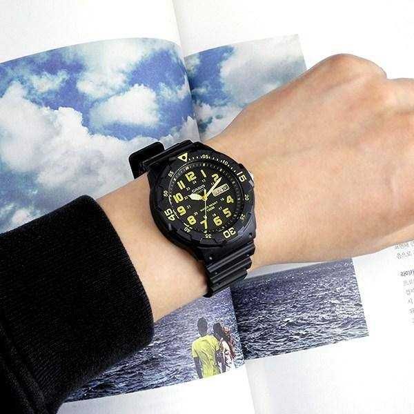 Кварцевые часы Casio MRW-200H-9BV | WR100 | Casio Edifice | g-shock