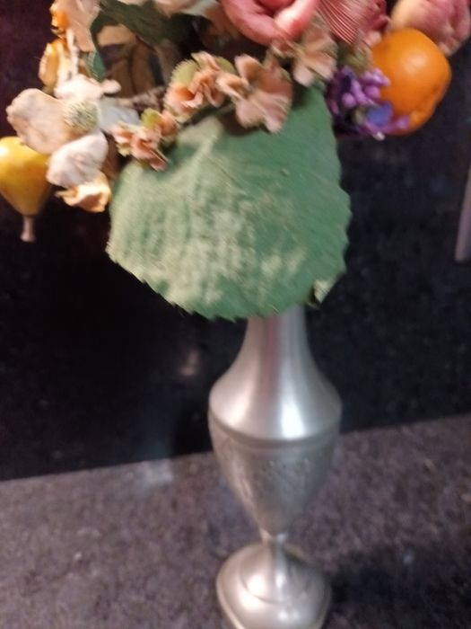 Jarra em Estanho com flores