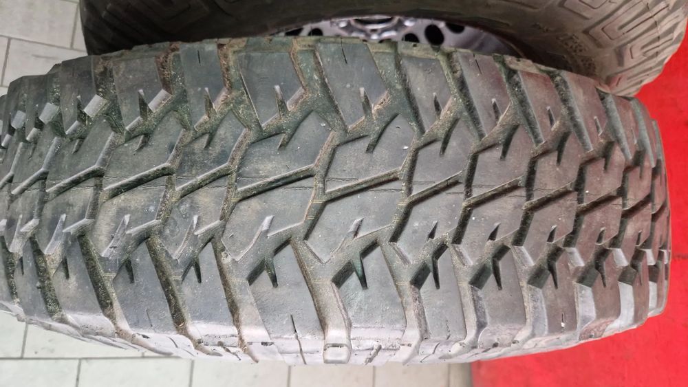 4 PNEUS 235/85/16 GOODYEAR WRANGLER MT/R 114/111Q COM MAIS DE 80% PISO