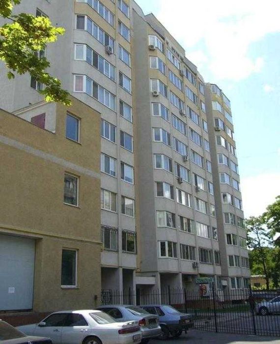 Продам 2-к квартиру, 2/11 пов, в цегляному спец.проекті на Ак.Королева/Обл ДАІ (3-345-558 ЛД)