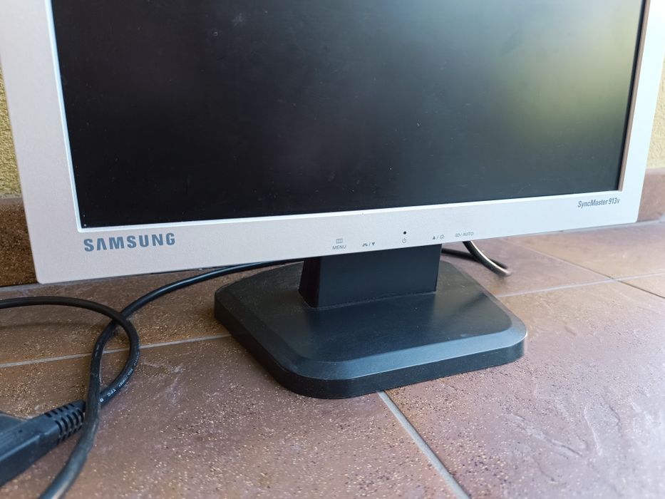 Samsung SyncMaster 913V 19" – sprawny monitor LCD