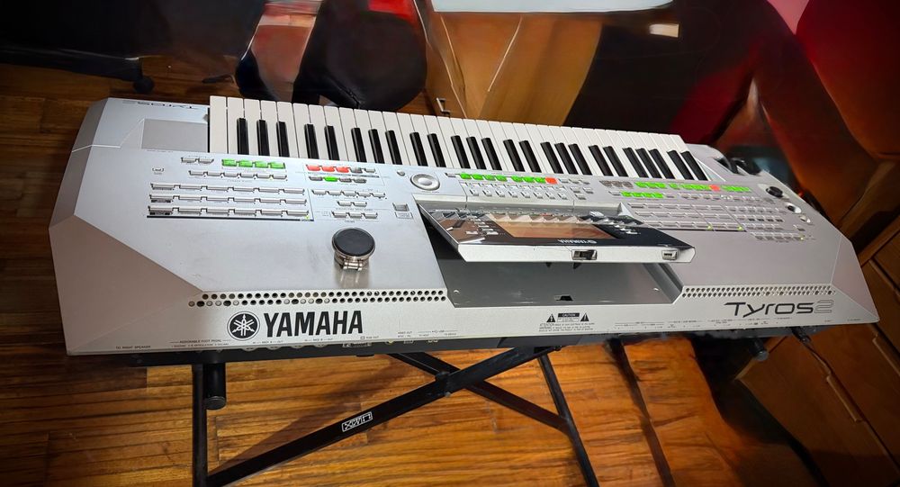 Teclado Yamaha Tyros 2