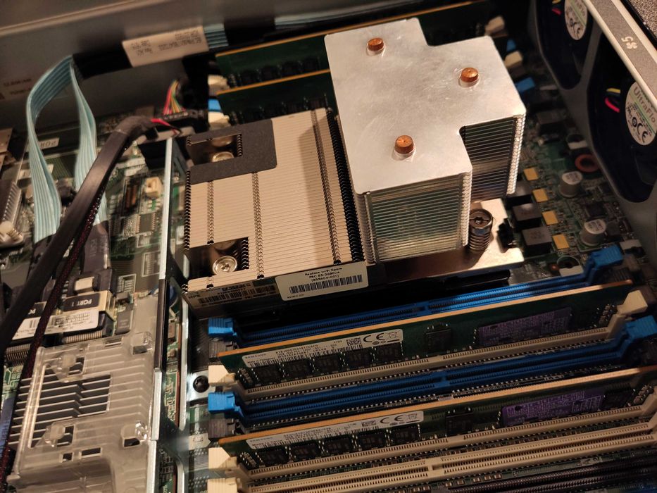 HPE DL380 Gen9 - E5 2667v4 - 64Gb Ram