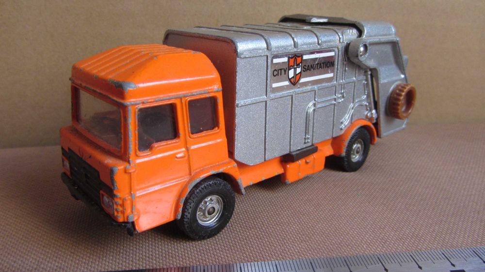 Машинка мусоровоз Revopak Refuse Collector. Corgi, made in Gt.Britain.