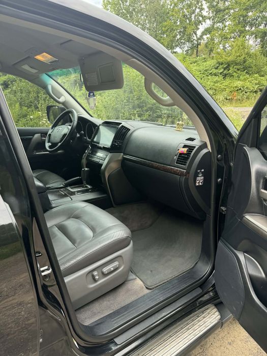 Toyota LC200 4,5 дизель