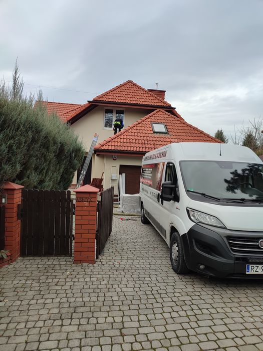 Ocieplenie celulozą i naprawa uszkodzonej izolacji termicznej dachu