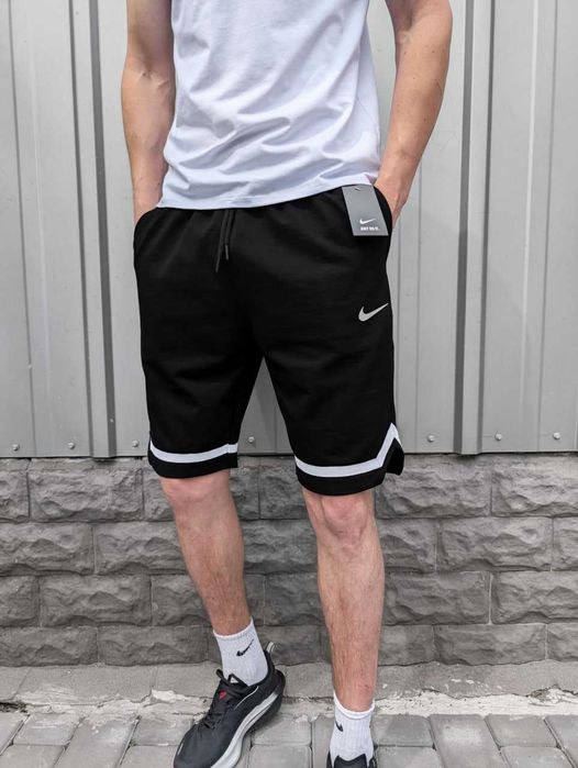 Чоловічі шорти Nike чорні літні (біла полоса)