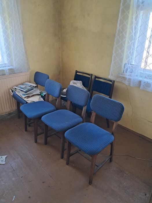 Krzesła niebieskie solidne