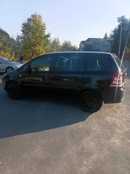 Opel Zafira — 2012 рік