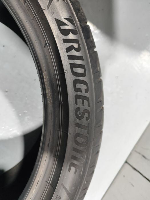2 pneus semi novos 275-35R19 Bridgestone - Oferta dos Portes