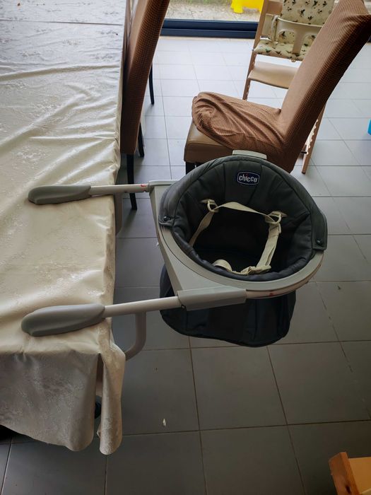 Cadeira de mesa giratória Chicco para bebé
