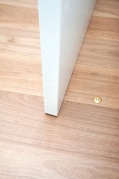 Stopery do drzwi magnetyczne ukryte Yale Fantom przezroczyste