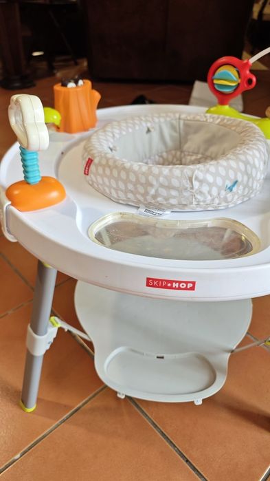 Mesa de atividades bebés