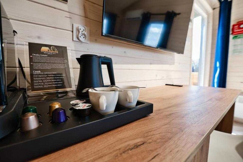 Domek dla dwojga na romantyczne Walentynki - róże, JACUZZI, szampan