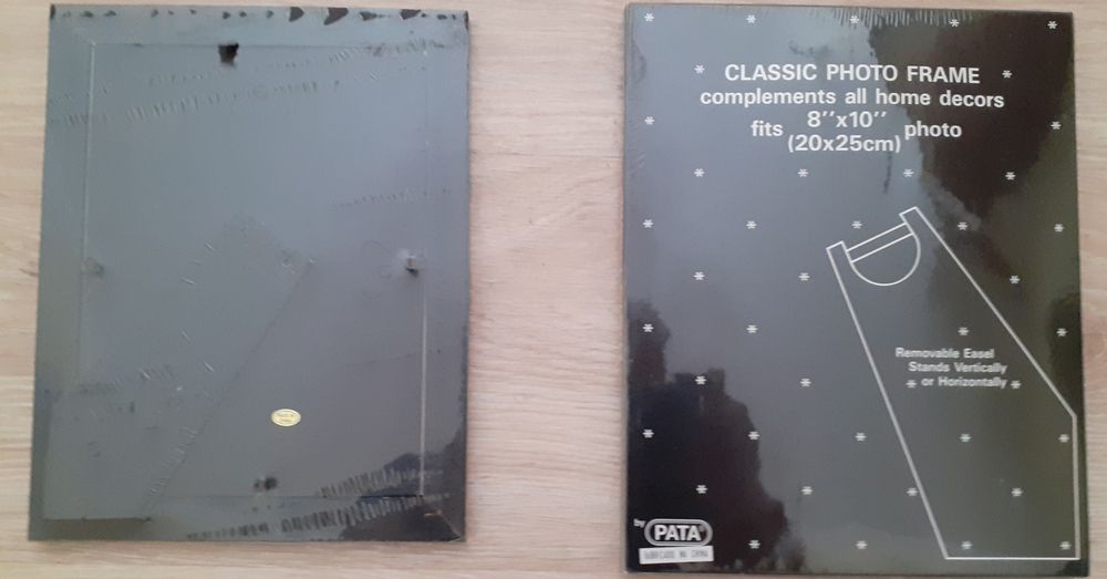 Chinelos caseiros novos, porta retratos, tomadas