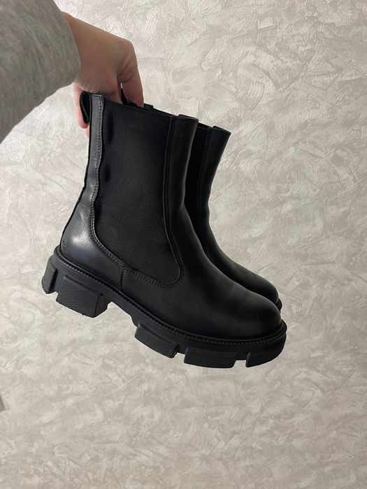 Продам шкіряні Челсі  зима 35-36