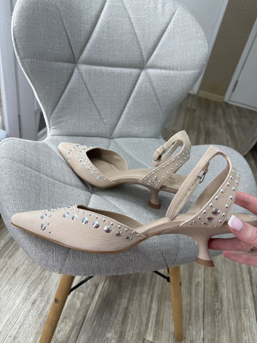 Брендові бежеві туфлі Carrano шкіра