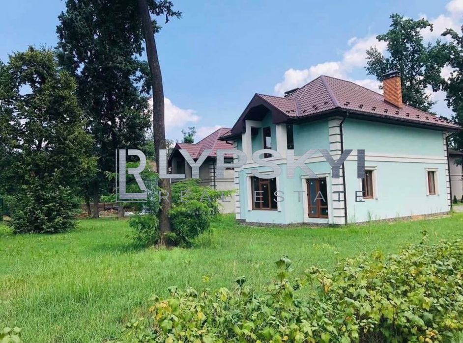 Будинок в гарному місці в котеджному містечку