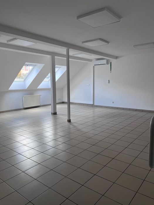 Wynajmę Lokal I p 43 m2 , klimatyzacja . Mickiewicza 65.