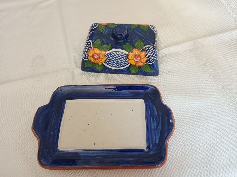 Ceramic butter dish431154773990451201