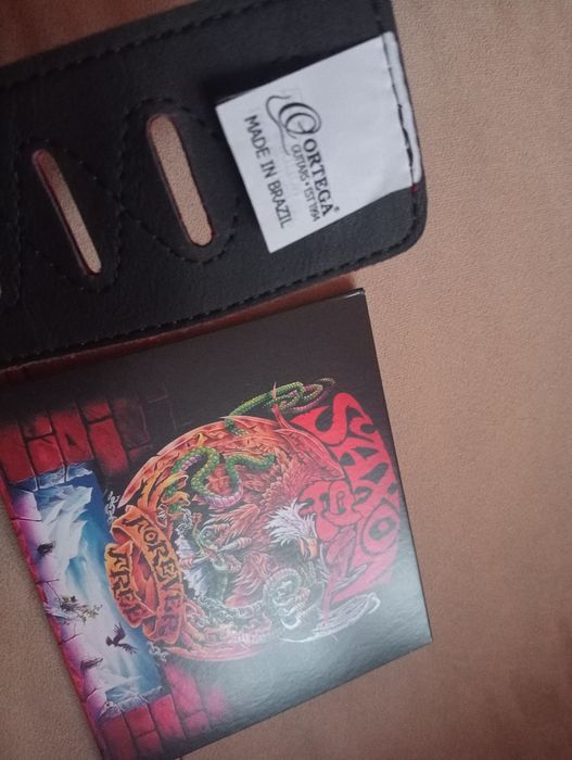 Nowy Skórzany Pas do gitary Plus Nowe CD płyta Saxon