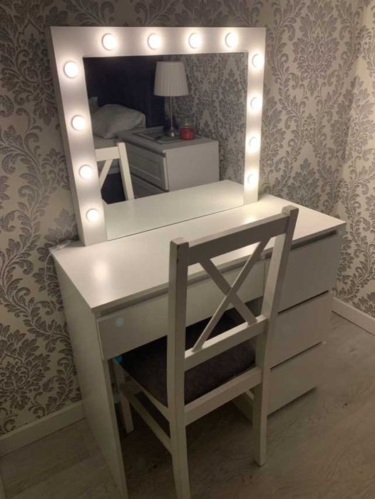 biała toaletka dla dziewczynki kosmetyczna z lustrem LED NOWA