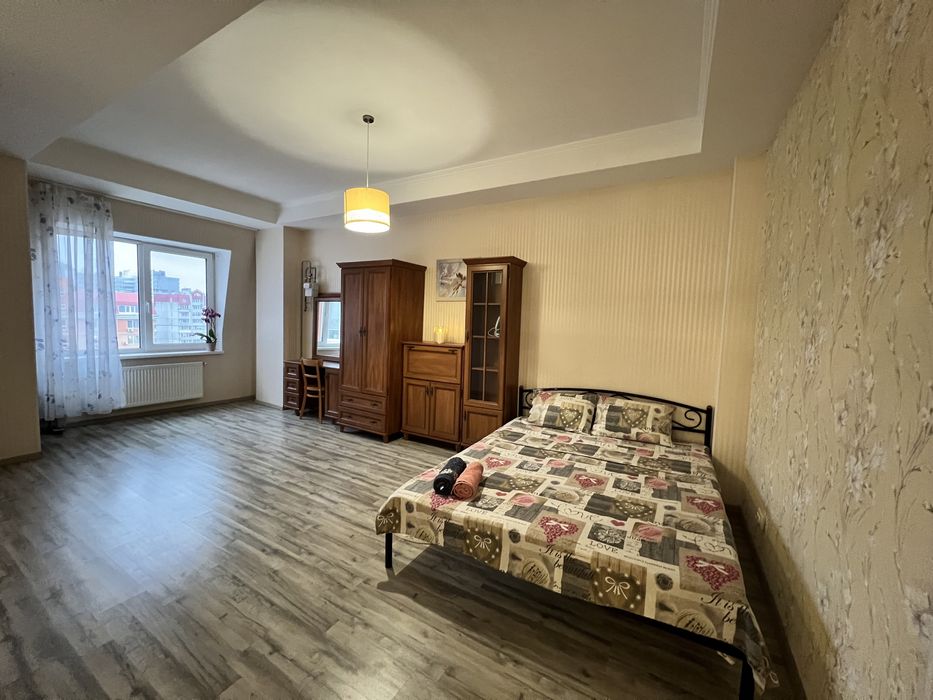 Здам подобово 3 кімнатну квартиру з видом на Дніпро в районі Казбет