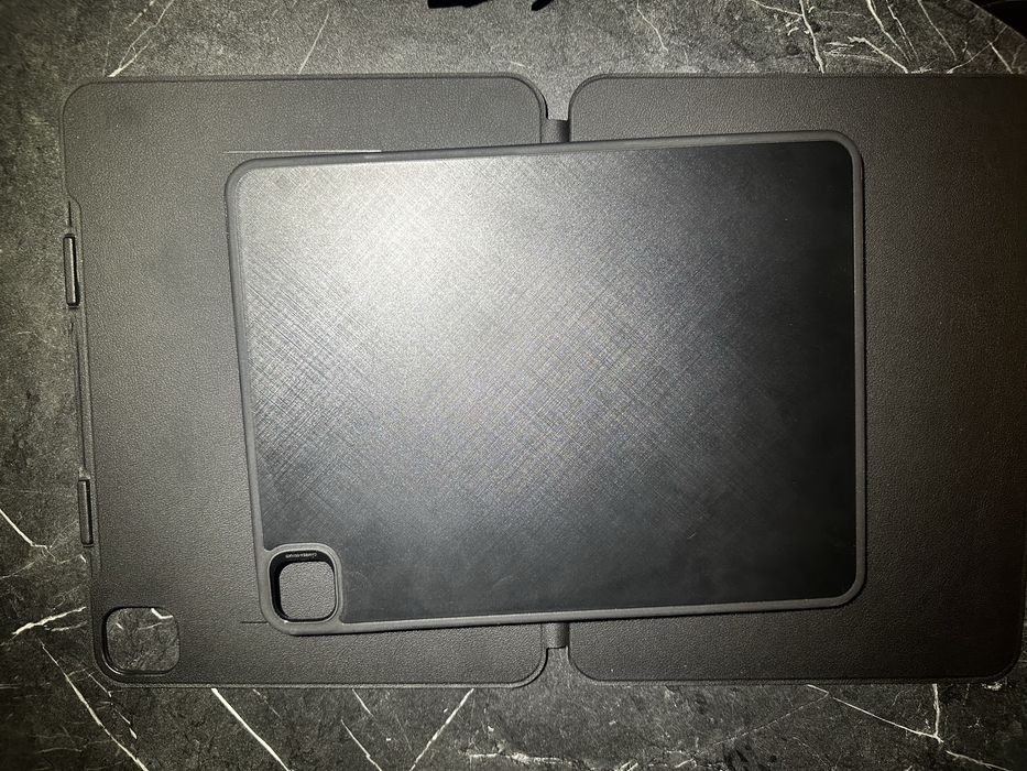 ESR etui case do iPad Pro 13” M4, M5