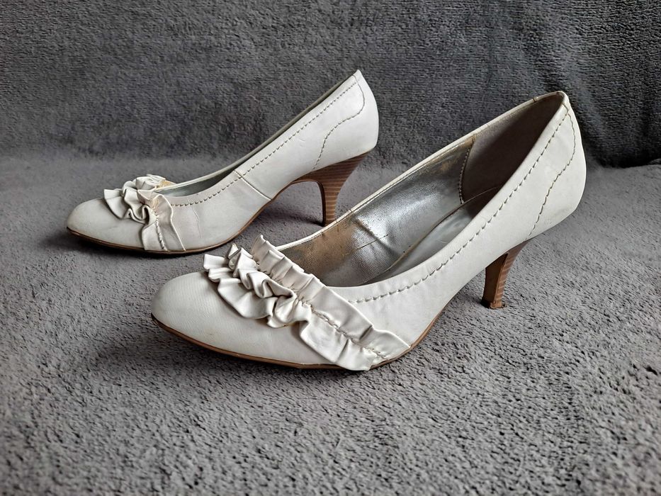 Buty na obcasie Deichmann rozmiar 40 kolor biały