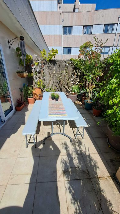 Mesa e 2 bancos dobráveis