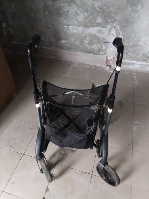 Sprzedam wózek spacerowy z siedziskiem