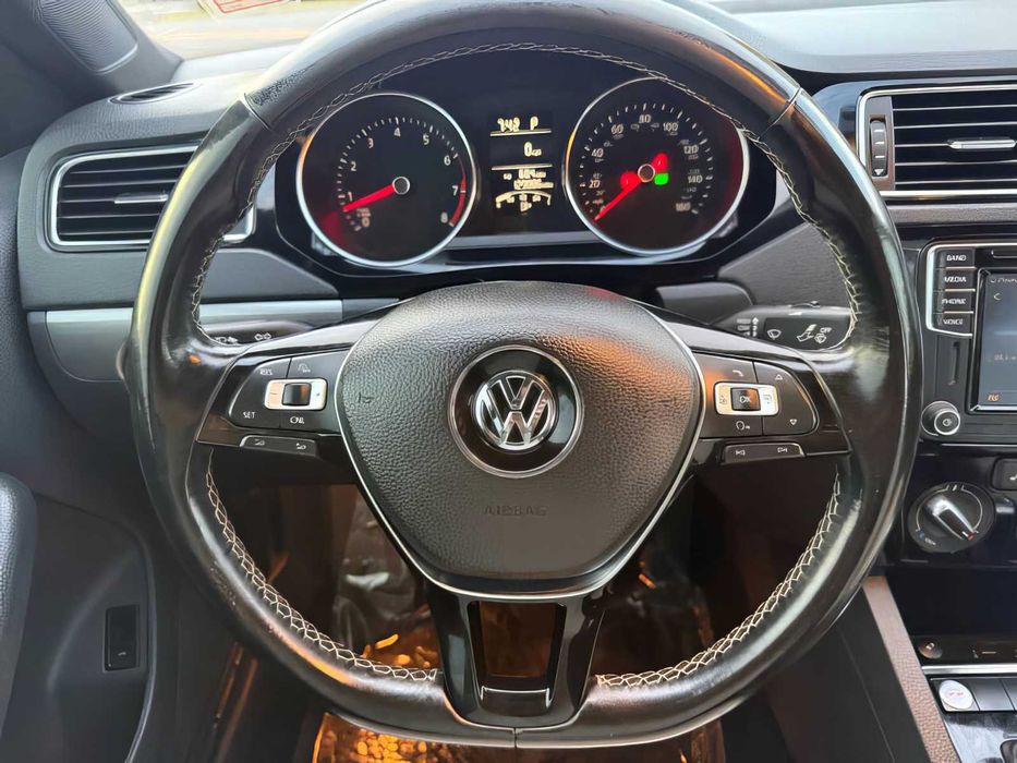 Volkswagen Jetta      2016