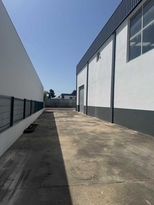 **Pavilhão Industrial para Arrendamento | Zona Industrial Vale do Alecrim – Palmela**