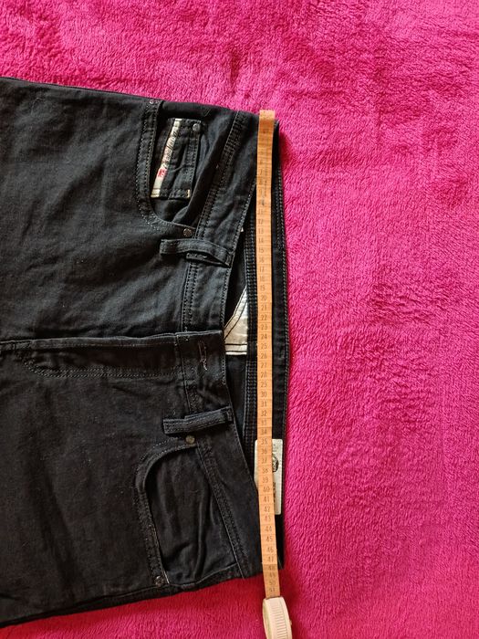 Джинси бренду дизель...