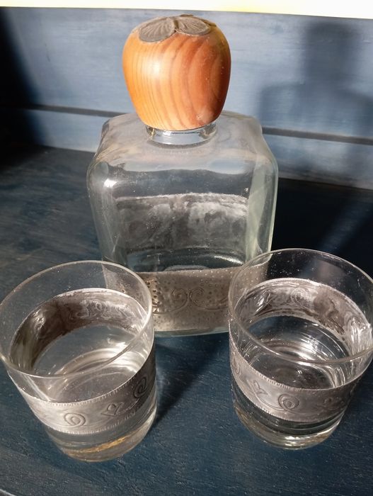 Garrafa de whisky com 2 copos***Novo Preço***