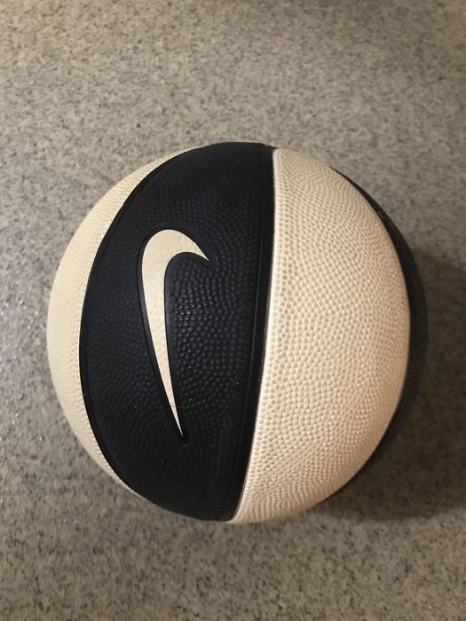 Piłka Nike mini.