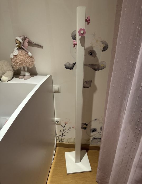 Cabide e baú - Margarida - madeira pinho